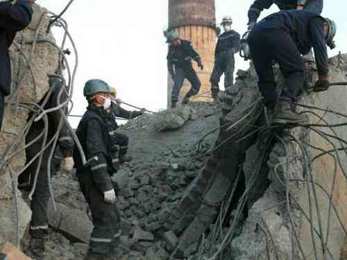 Обрушилась дымовая труба на ТЭЦ в Кызылорде 