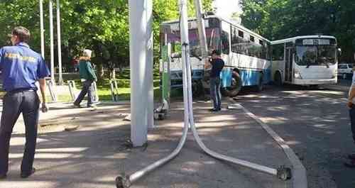 автобус  врезался в столб