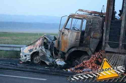 КамАЗ и иномарка сгорели дотла на трассе Алматы-Бишкек