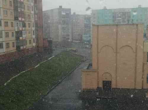 В России выпал летний снег