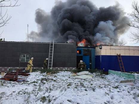 37 человек тушили пожар в цехе по производству сыра в Павлодарской области (ФОТО)