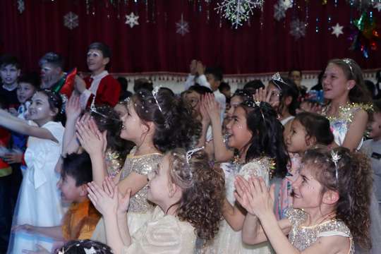 Шымкентские полицейские организовали новогодний праздник для воспитанников детского дома №4